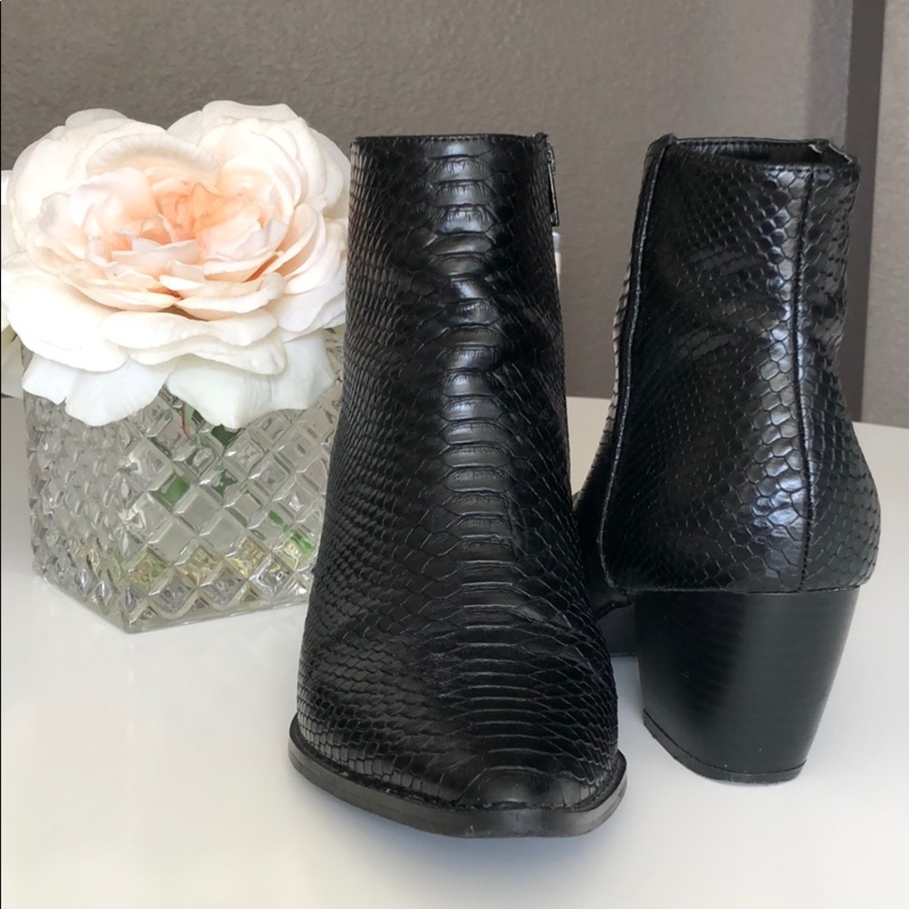 ✖️SOLD✖️Coconuts by Matisse vegan leather boots